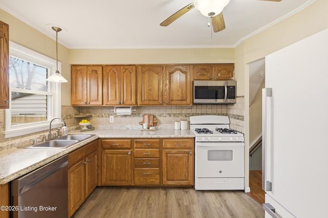 9402 Doewood Ln, Louisville, KY 40291