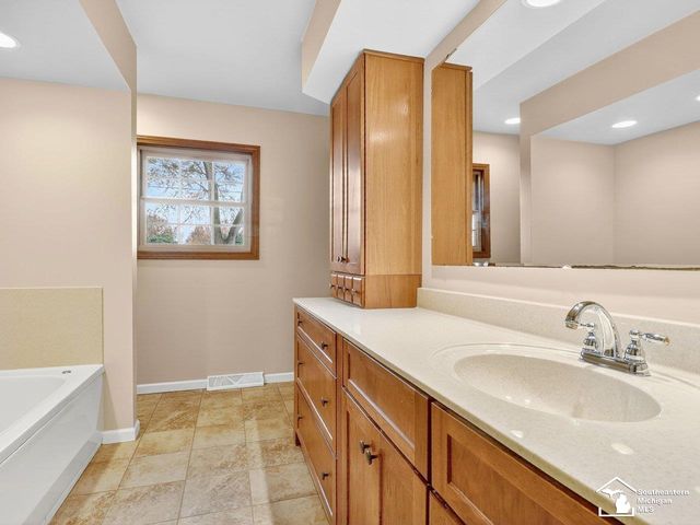 1248 Valetta Drive, Temperance, MI 48182