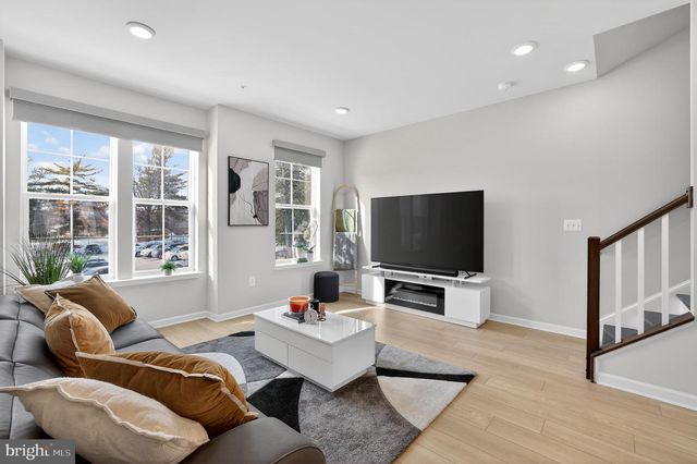 1017 VILLAGE CLUB ALY, Montgomery Village, MD 20886