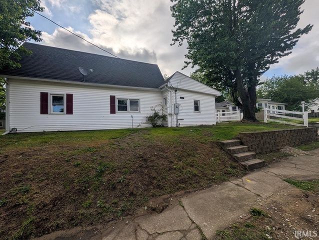 279 W Spring Street, Bloomfield, IN 47424