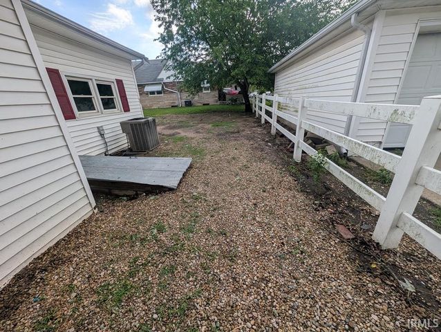 279 W Spring Street, Bloomfield, IN 47424