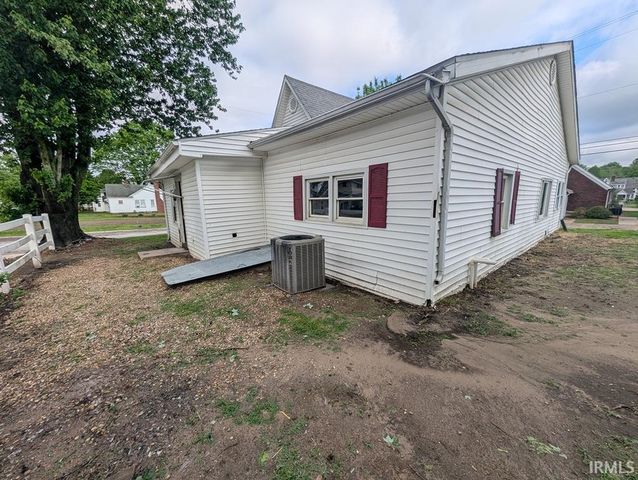279 W Spring Street, Bloomfield, IN 47424