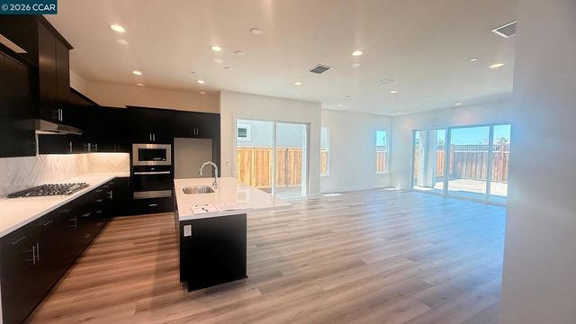 17381 Bushwick Lane, Lathrop, CA 95330