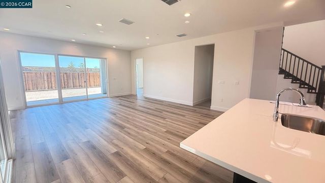 17381 Bushwick Lane, Lathrop, CA 95330