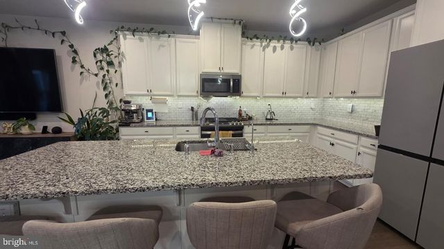 252 CHASE DR, Downingtown, PA 19335