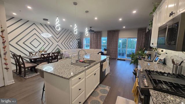 252 CHASE DR, Downingtown, PA 19335