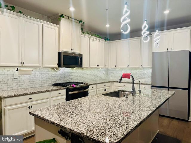 252 CHASE DR, Downingtown, PA 19335