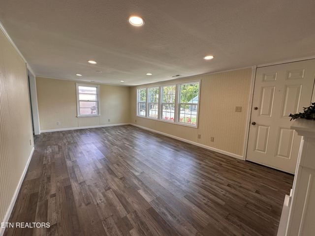 235 Rugby Ave, Jamestown, TN 38556