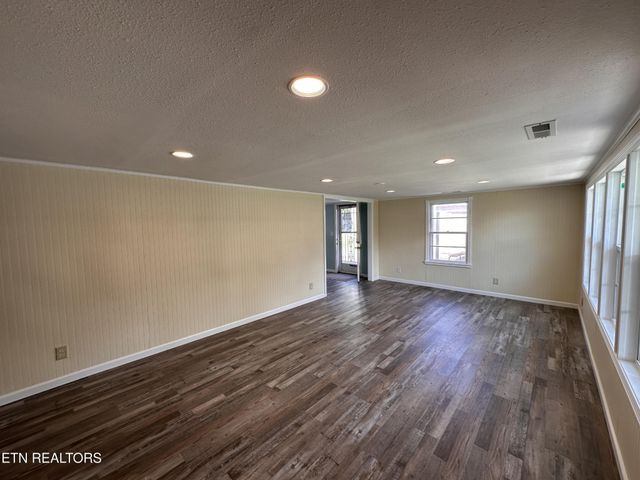 235 Rugby Ave, Jamestown, TN 38556