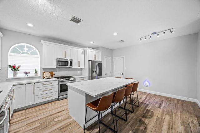 5702 W Vistaglen Loop, Houston, TX 77084