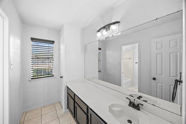 5702 W Vistaglen Loop, Houston, TX 77084