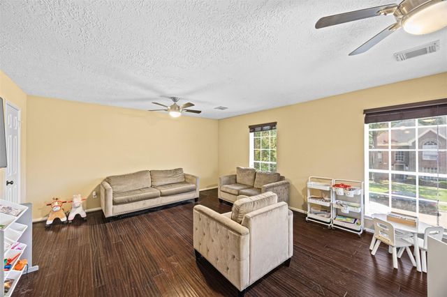 5702 W Vistaglen Loop, Houston, TX 77084