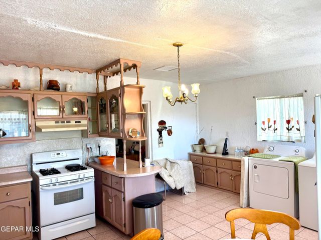 7800 HERMOSILLO Drive, El Paso, TX 79915