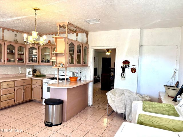 7800 HERMOSILLO Drive, El Paso, TX 79915