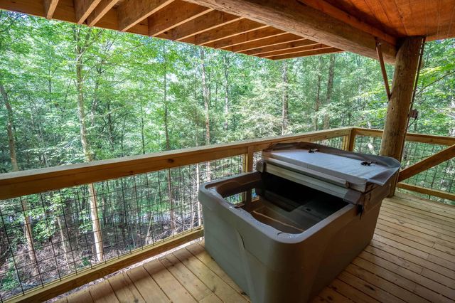 689 Cave Hollow Road, Campton, KY 41301