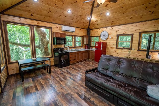 689 Cave Hollow Road, Campton, KY 41301