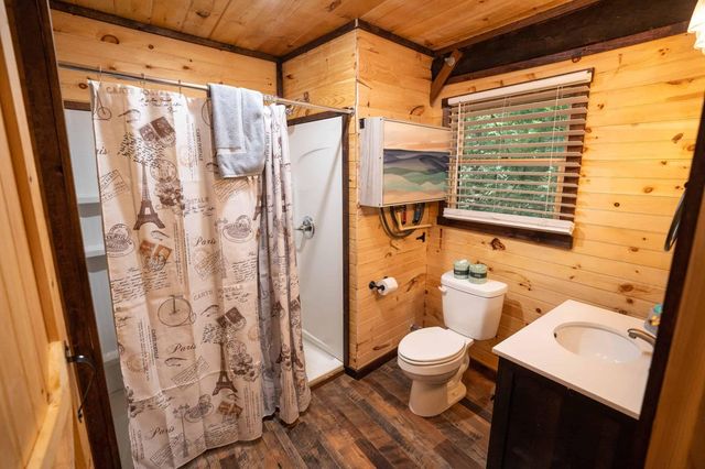 689 Cave Hollow Road, Campton, KY 41301