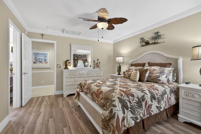 9 Kintyre Road, Palm Beach Gardens, FL 33418