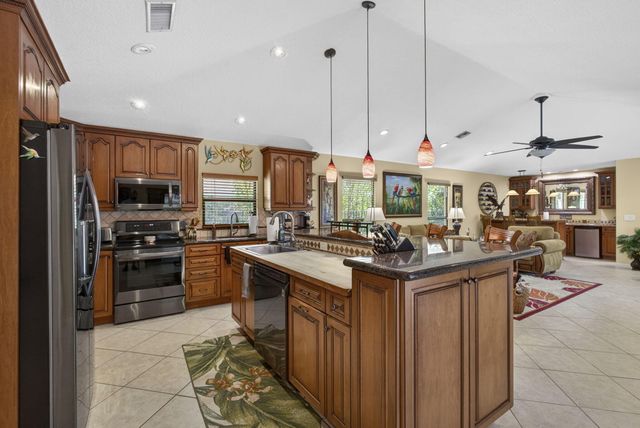 9 Kintyre Road, Palm Beach Gardens, FL 33418