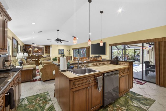 9 Kintyre Road, Palm Beach Gardens, FL 33418