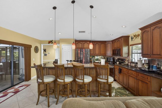 9 Kintyre Road, Palm Beach Gardens, FL 33418