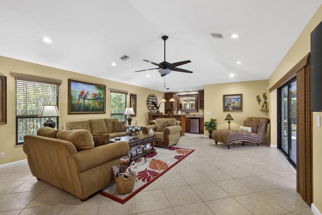 9 Kintyre Road, Palm Beach Gardens, FL 33418