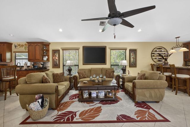 9 Kintyre Road, Palm Beach Gardens, FL 33418