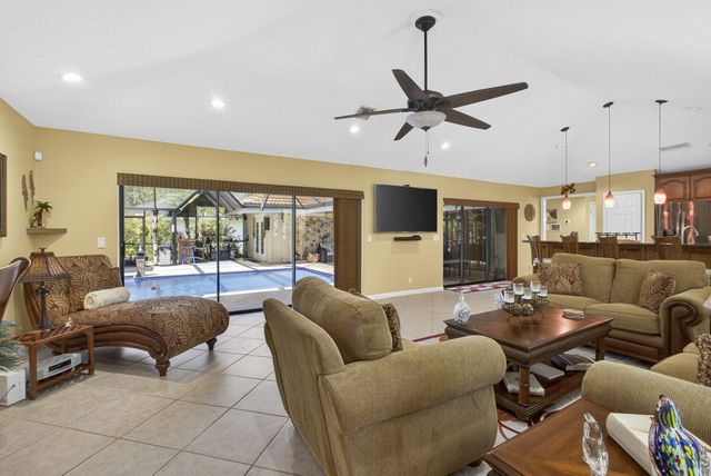 9 Kintyre Road, Palm Beach Gardens, FL 33418