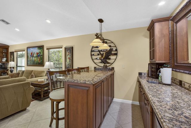 9 Kintyre Road, Palm Beach Gardens, FL 33418