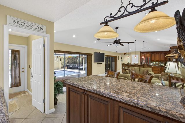 9 Kintyre Road, Palm Beach Gardens, FL 33418