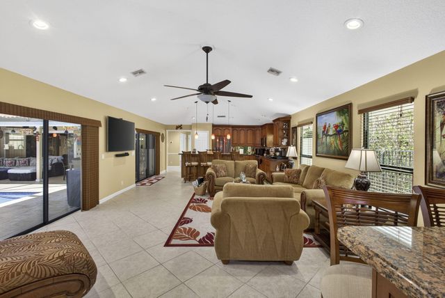 9 Kintyre Road, Palm Beach Gardens, FL 33418