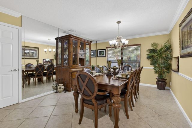 9 Kintyre Road, Palm Beach Gardens, FL 33418