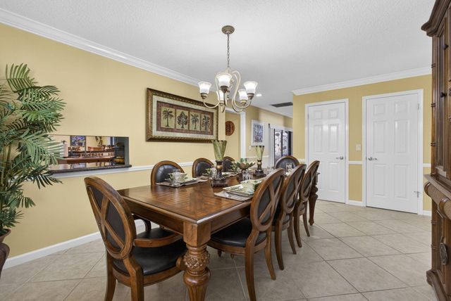 9 Kintyre Road, Palm Beach Gardens, FL 33418