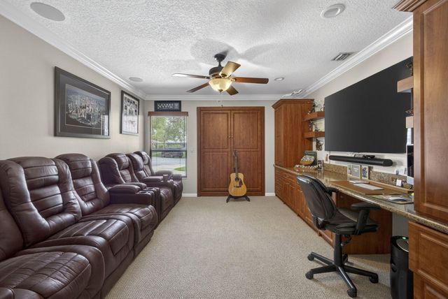 9 Kintyre Road, Palm Beach Gardens, FL 33418