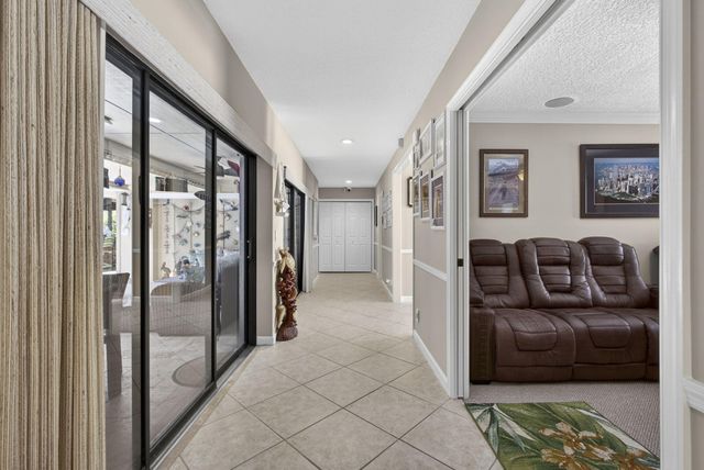 9 Kintyre Road, Palm Beach Gardens, FL 33418