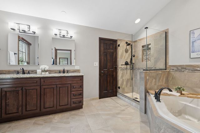 946 Montgomery Court, Naperville, IL 60540