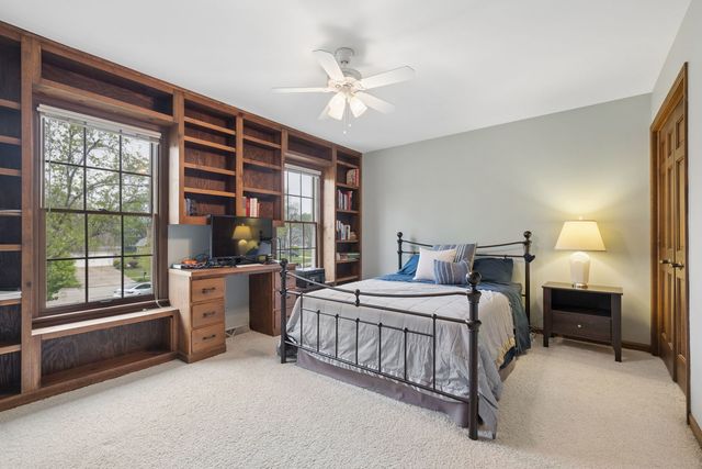 946 Montgomery Court, Naperville, IL 60540