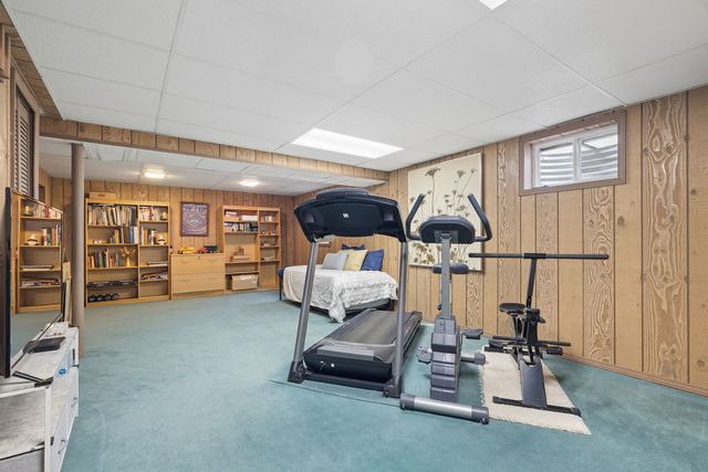 946 Montgomery Court, Naperville, IL 60540