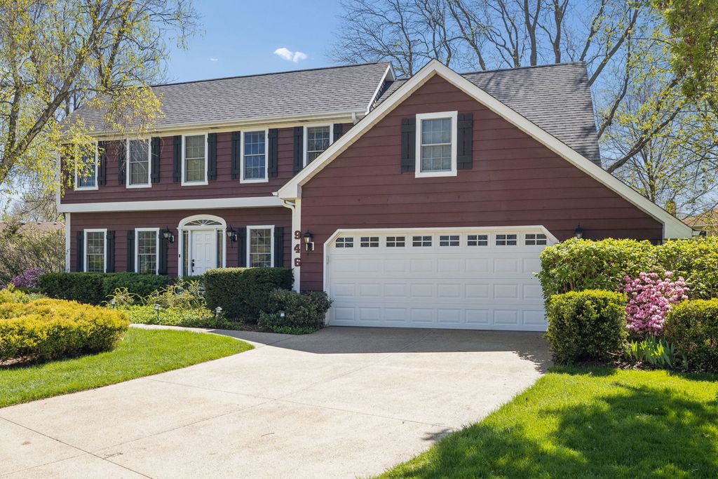 946 Montgomery Court, Naperville, IL 60540