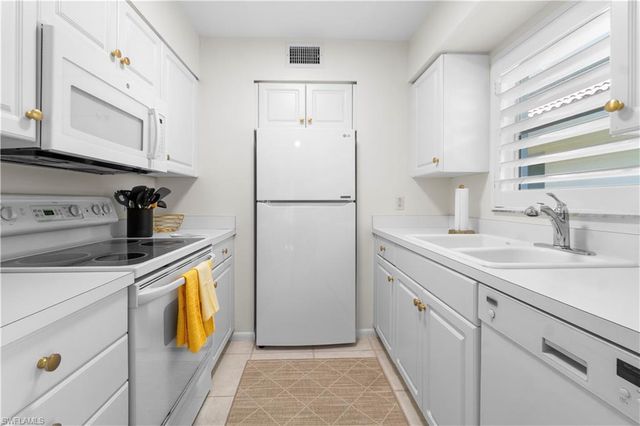 290 4th ST S # 202, Naples, FL 34102