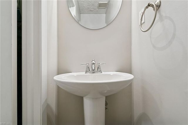 102 Dogwood DR, Williamsburg, VA 23185