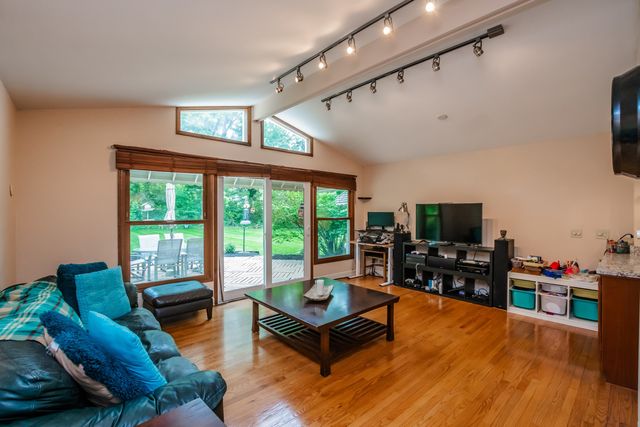 9S771 Brookbank Road, Willowbrook, IL 60527