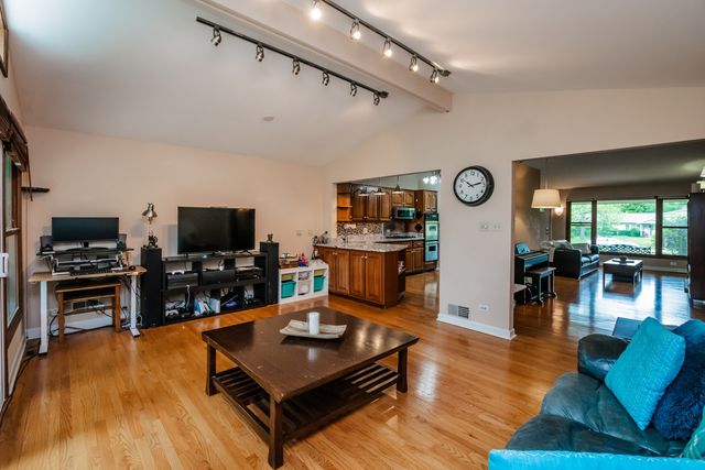9S771 Brookbank Road, Willowbrook, IL 60527