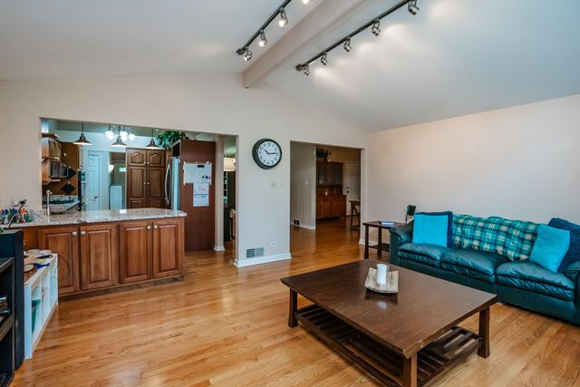 9S771 Brookbank Road, Willowbrook, IL 60527