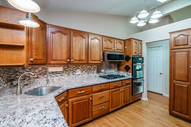 9S771 Brookbank Road, Willowbrook, IL 60527