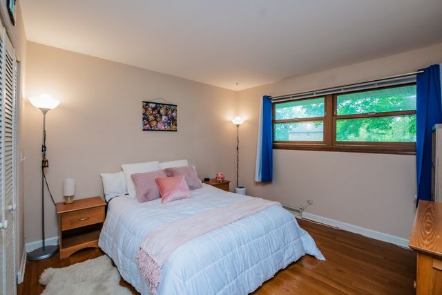9S771 Brookbank Road, Willowbrook, IL 60527