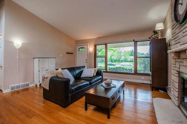 9S771 Brookbank Road, Willowbrook, IL 60527