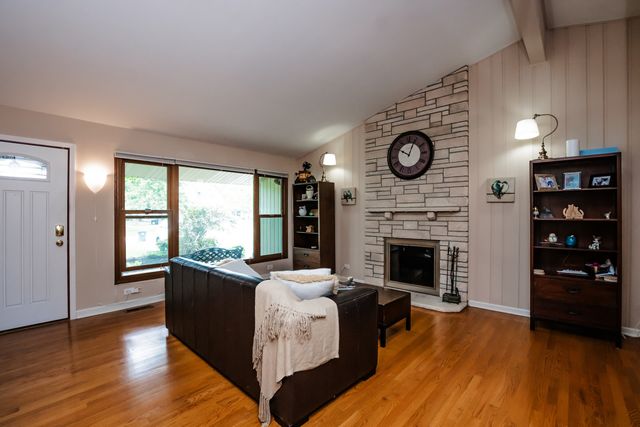 9S771 Brookbank Road, Willowbrook, IL 60527