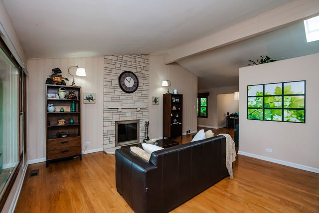 9S771 Brookbank Road, Willowbrook, IL 60527