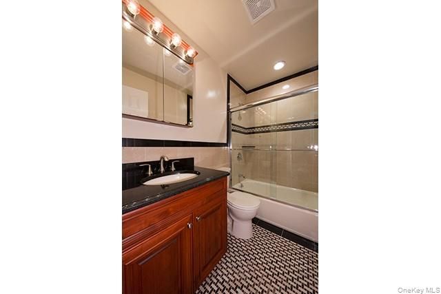 10 Joyner Place 1002A, Coram, NY 11727